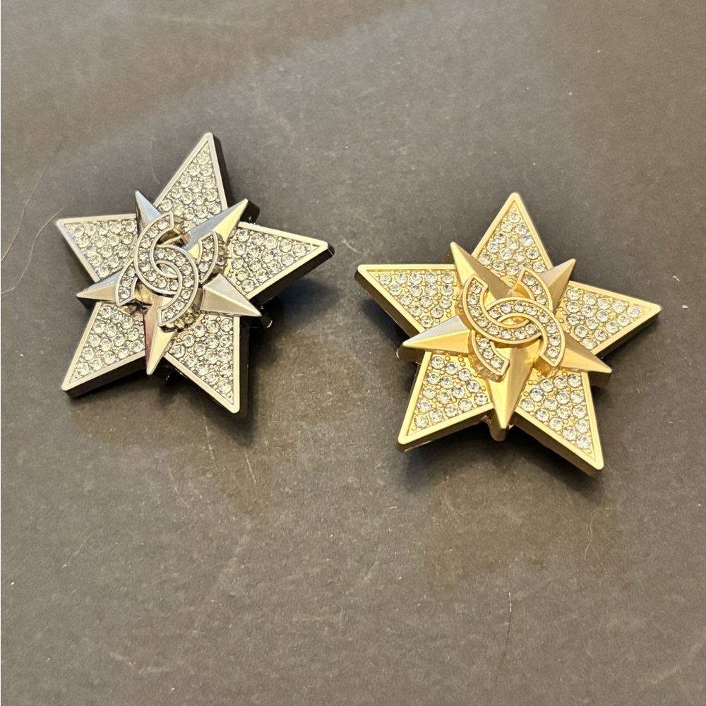 Chanel UPCYCLE Star brooche. Made with zipper pulls